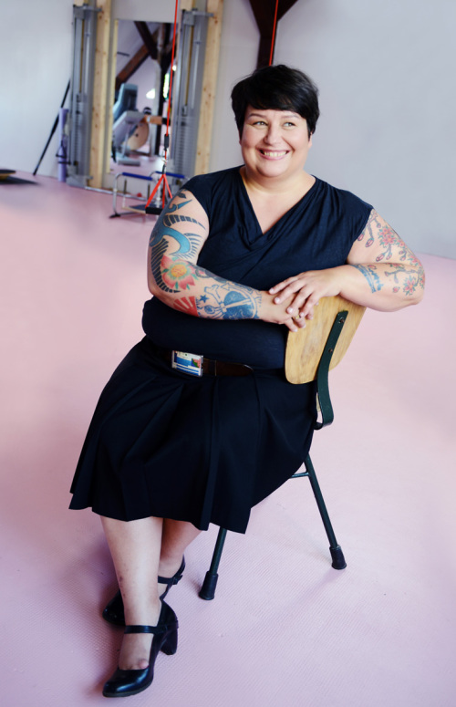 Frau Sandra grinst